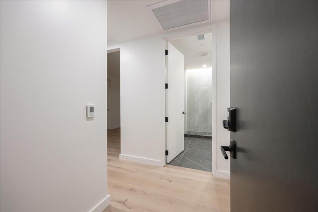 610 Davis St #2706, Austin, TX 78701