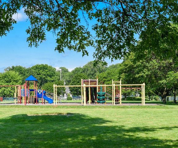 25811 Ashby Dr #25697, Harrison Township, MI 48045