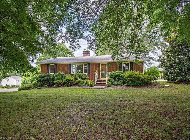 654 Meadowlark Dr, Winston Salem, NC 27106