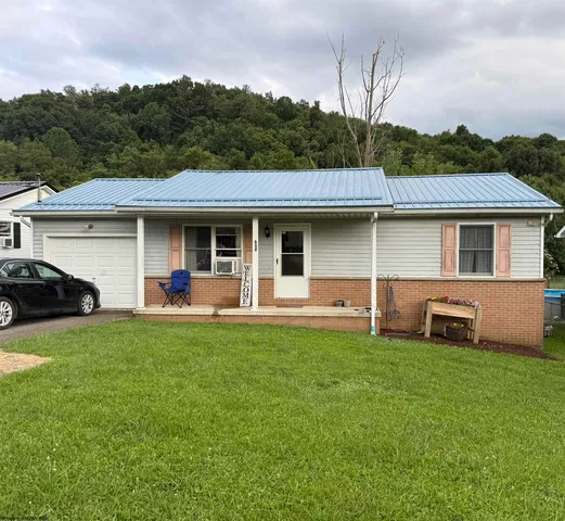 242 Bruce St, Elkins, WV 26241