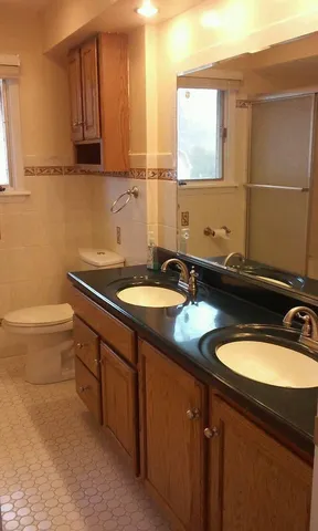 910 Crestwood Dr, Brookfield, OH 44403