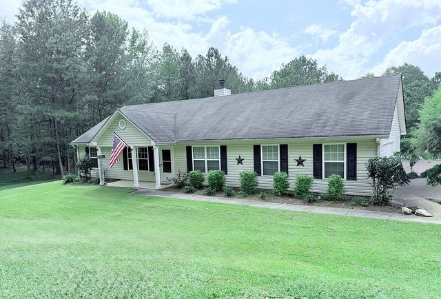 107 Roy Rd, Sharpsburg, GA 30277