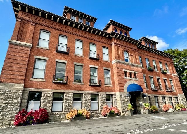 77 Van Dam St #302, Saratoga Springs, NY 12866