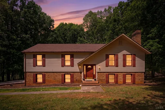 1031 Maple Leaf Ct, Forest, VA 24551