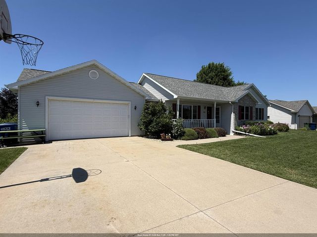 420 Longwood Ln, Wrightstown, WI 54180