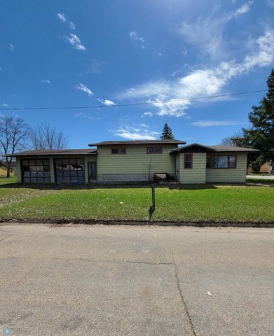 312 3rd St NW, Hankinson, ND 58041