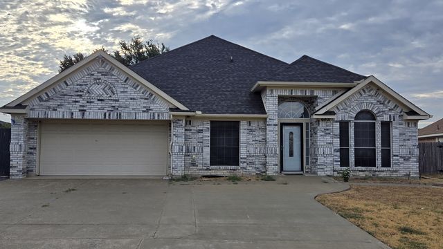 6401 Seaford Rd, Arlington, TX 76001