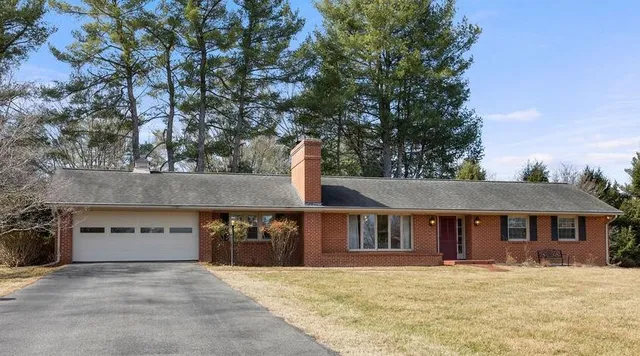 3 Thornridge Ct, Lexington, VA 24450