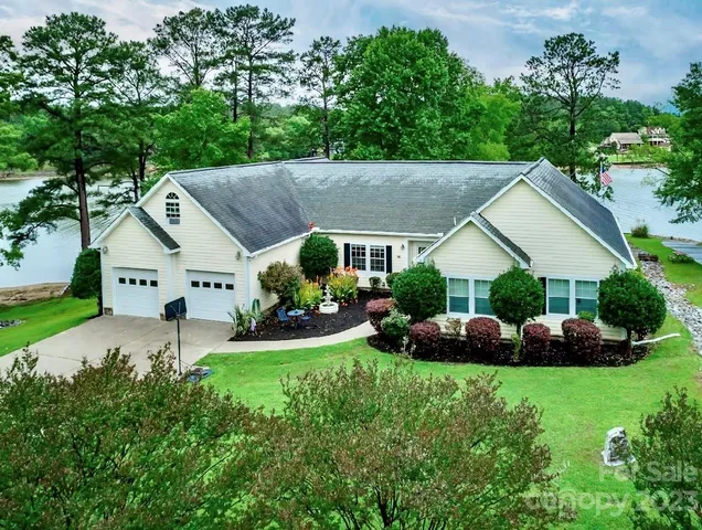 213 Rocky Point Cir, Ridgeway, SC 29130