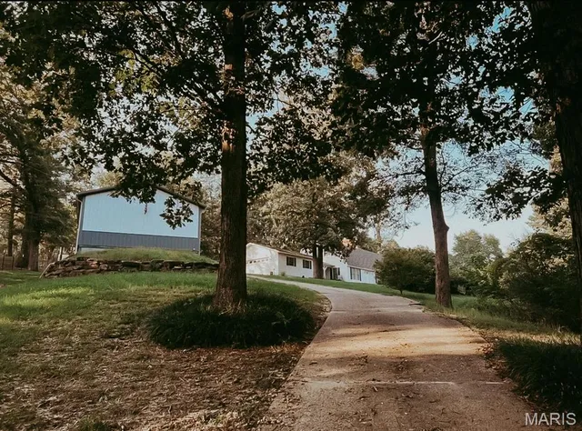 16747 Chalk Bluff Trl, Dexter, MO 63841