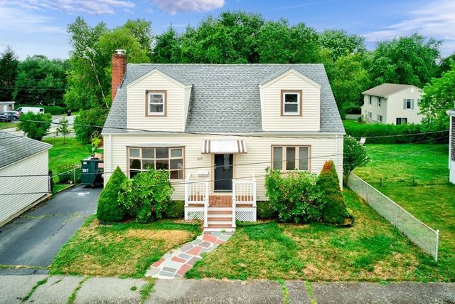 107 Stackhouse St, Dartmouth, MA 02748