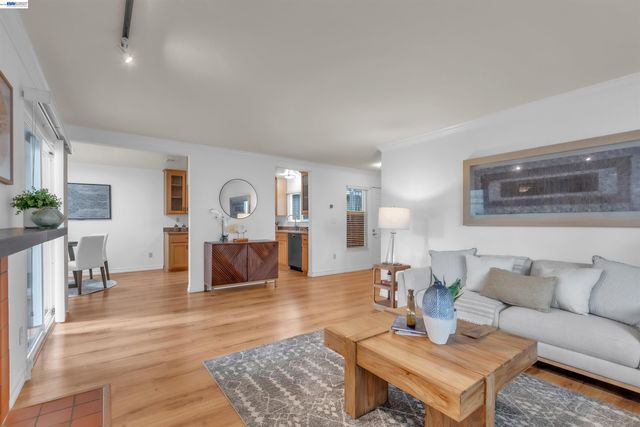 215 Whalebone Ct, Vallejo, CA 94591