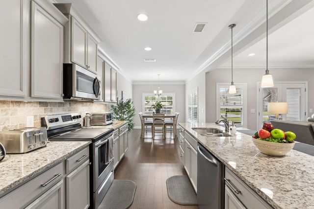 2423 Stonecenter Ln, Murfreesboro, TN 37128