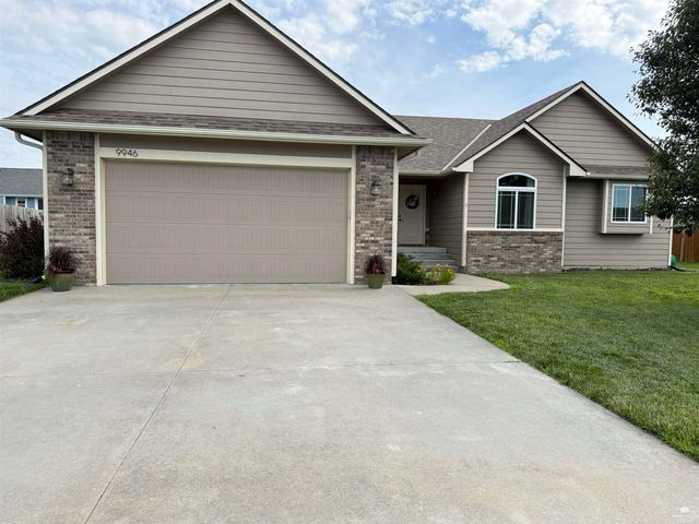9946 Rosemary Ln, Manhattan, KS 66502