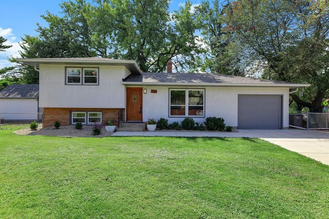 2268 17th Ave E, North Saint Paul, MN 55109