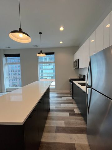 713 N  Milwaukee Ave #403, Chicago, IL 60642