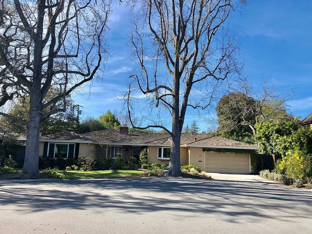 16 Palm Ct, Menlo Park, CA 94025