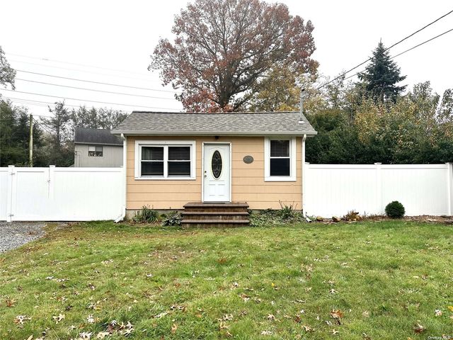 438 N Country Road, Miller Place, NY 11764