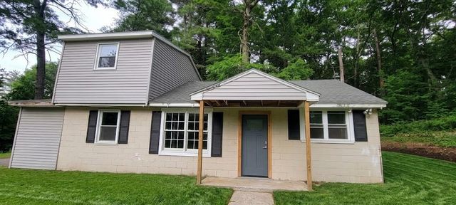 15 Pawtucket Ave, Glocester, RI 02814