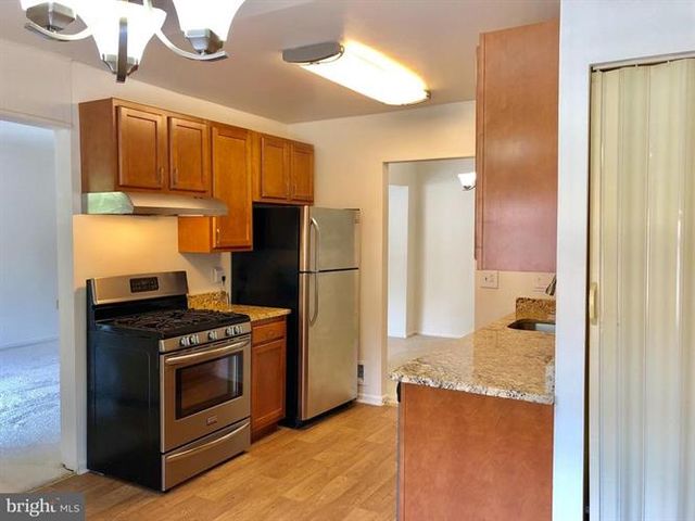 886 College Pkwy #30, Rockville, MD 20850