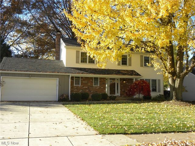 3360 Chrisfield Dr, Rocky River, OH 44116