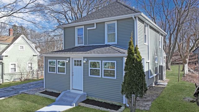 88 South St, Plymouth, MA 02360