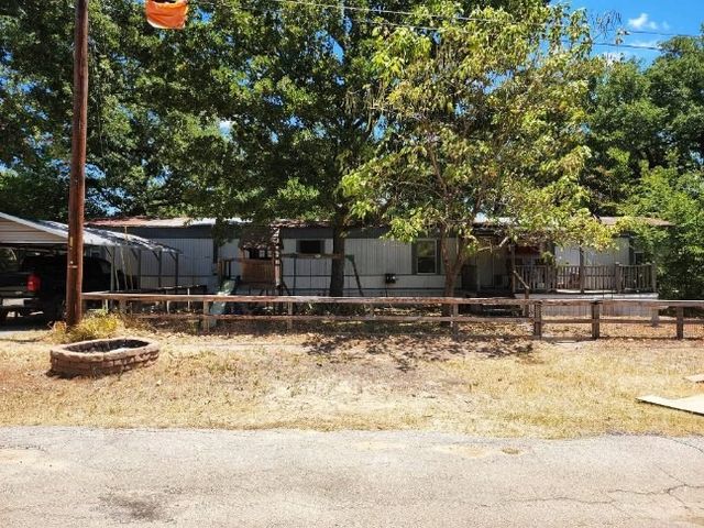 202 Pecos Dr, Mabank, TX 75156