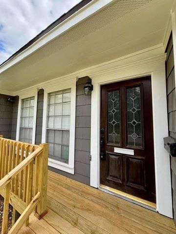 511 N  3rd St, Conroe, TX 77301