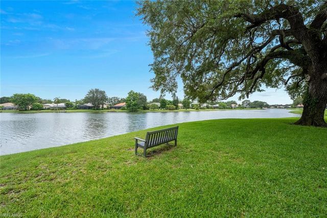 65 Silver Oaks Cir #102, Naples, FL 34119