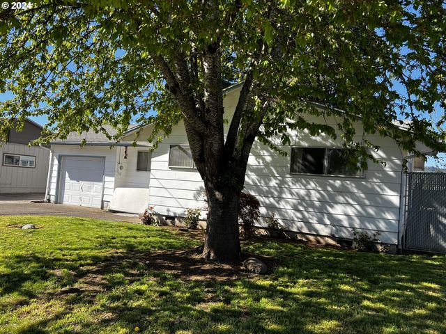 5246 E St, Springfield, OR 97478