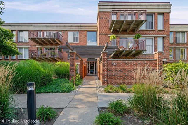 412 Kelburn Rd #212, Deerfield, IL 60015