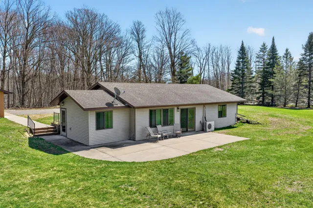 W3214 Church Rd, Sarona, WI 54870