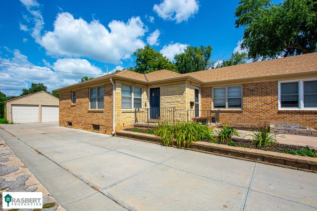 5808 Western Ave, Omaha, NE 68132