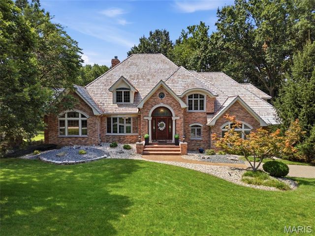 1109 N  Oxfordshire Ln, Edwardsville, IL 62025