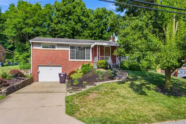 5256 Colewood Dr, Pittsburgh, PA 15236