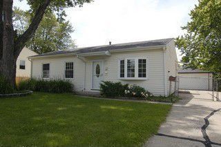 210 Willow Rd, Streamwood, IL 60107