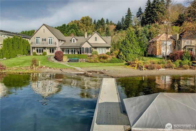 4209 W Lake Sammamish Parkway SE, Sammamish, WA 98075