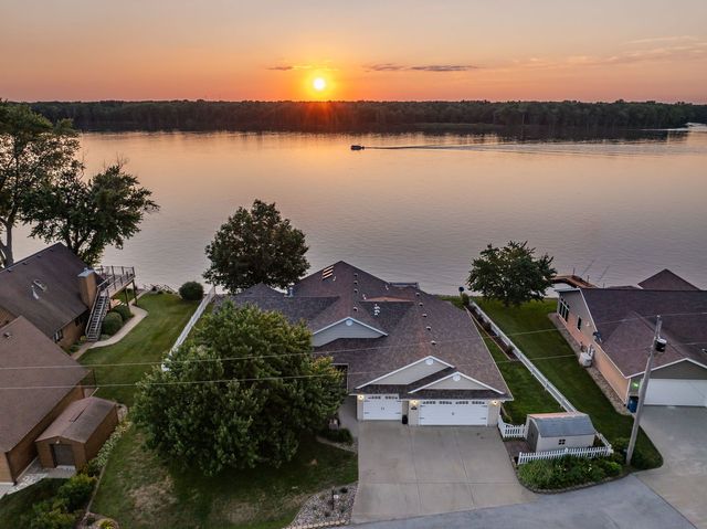 21904 River Rd N, Cordova, IL 61242