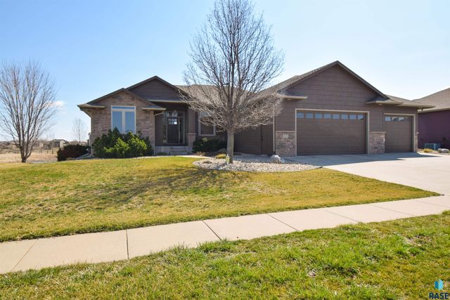 2204 S  Silverthorne Ave, Sioux Falls, SD 57110