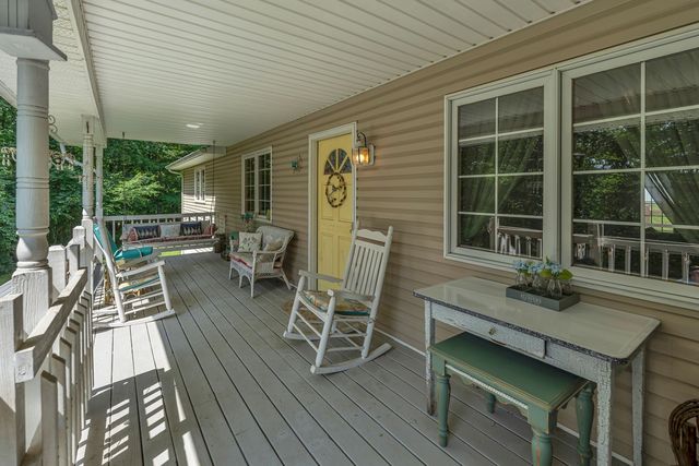 3 Copperas Branch Rd, Leoma, TN 38468