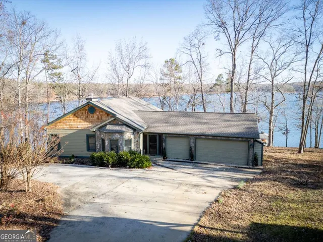 196 Sugar Cane Dr, Hartwell, GA 30643