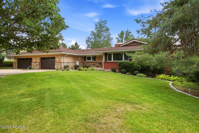 2120 E  Applewood Ave, Holladay, UT 84121
