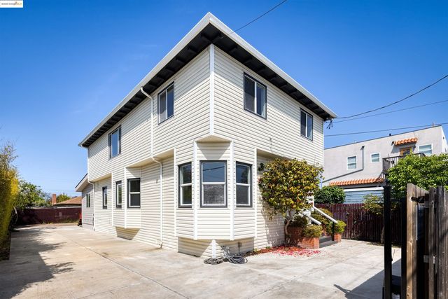 2914 Stanton St, Berkeley, CA 94702