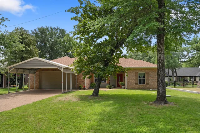 49 Westview Cir, Malakoff, TX 75148