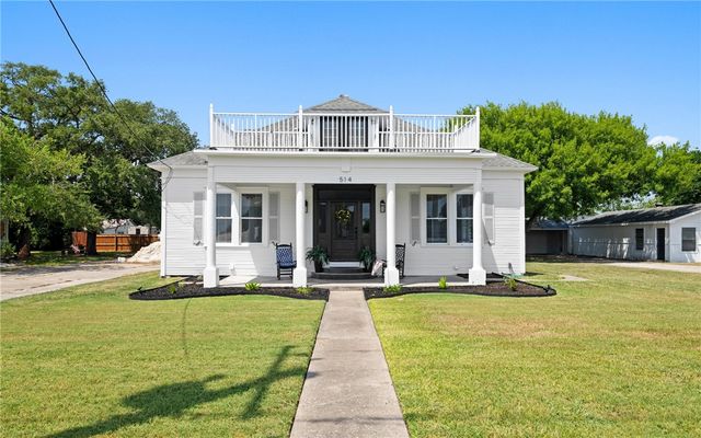 514 W  4th St, Sinton, TX 78387