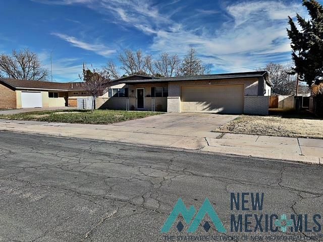 2207 Crenshaw Dr, Roswell, NM 88203