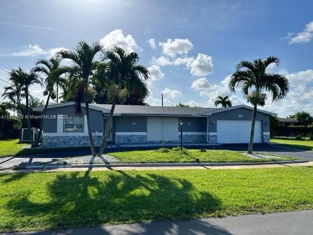 2890 NW 38th Ave, Lauderdale Lakes, FL 33311