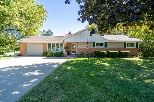 3900 S  124th St, Greenfield, WI 53228