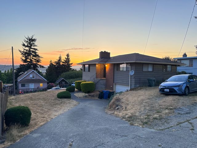 2332 S  Warsaw St, Seattle, WA 98108