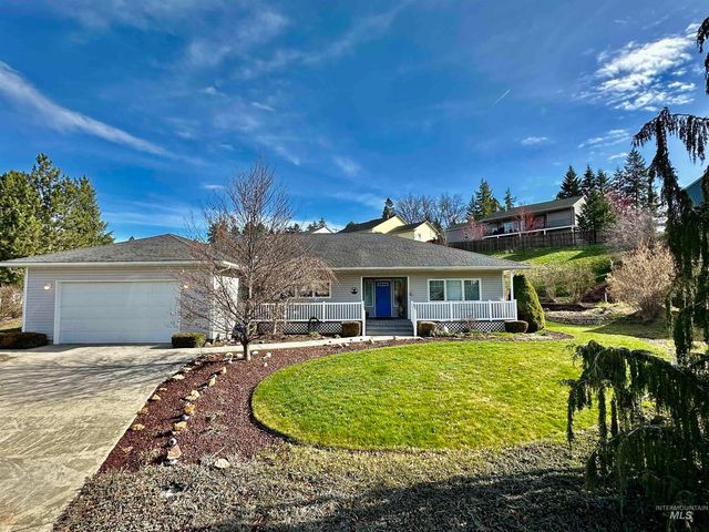 953 Plum Ct, Moscow, ID 83843